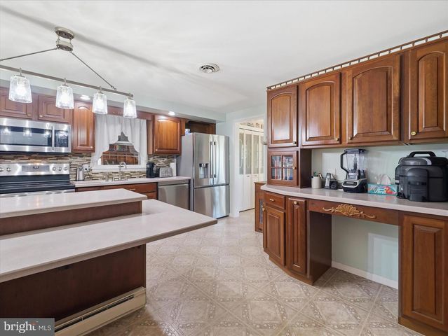 21925 BEAVERBROOK DR, Smithsburg, MD 21783
