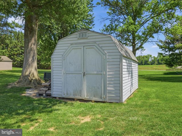 21925 BEAVERBROOK DR, Smithsburg, MD 21783