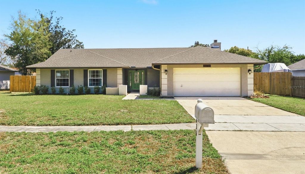 Image 2 of property listing at 8636 ALEGRE CIR, Orlando, FL 32836