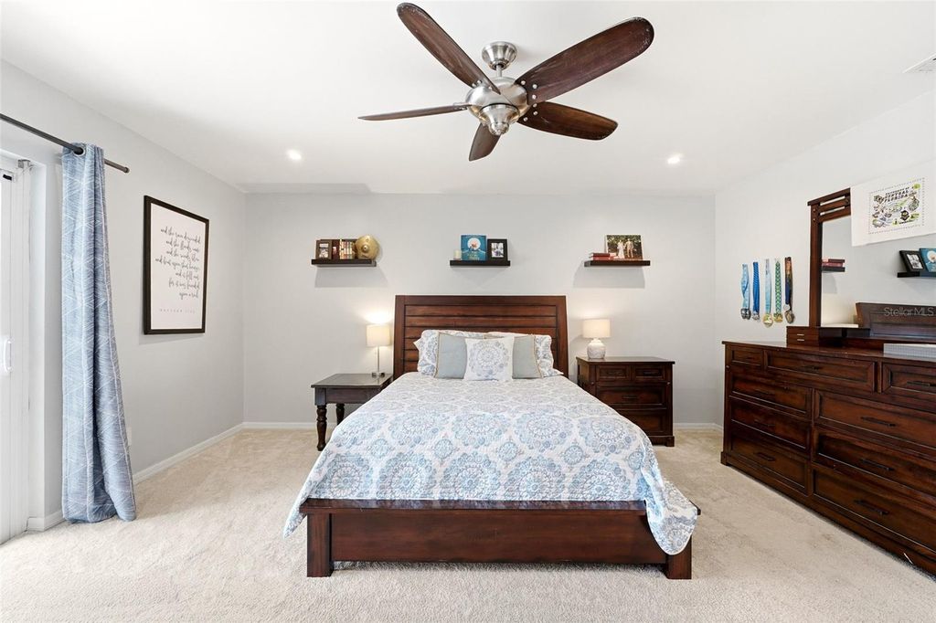 Image 15 of property listing at 8636 ALEGRE CIR, Orlando, FL 32836