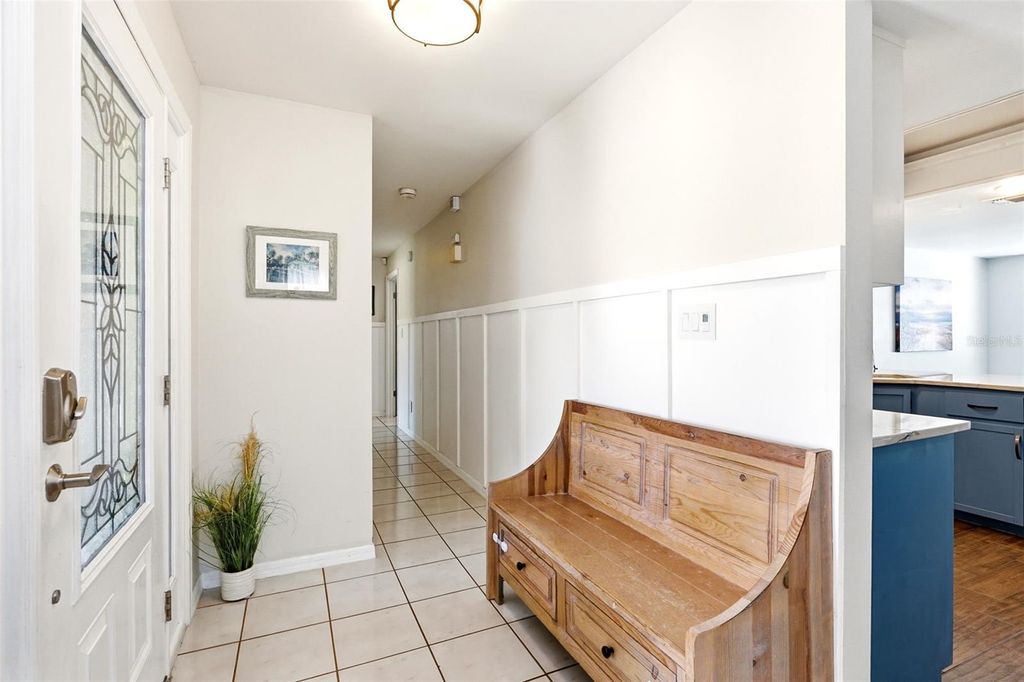 Image 4 of property listing at 8636 ALEGRE CIR, Orlando, FL 32836