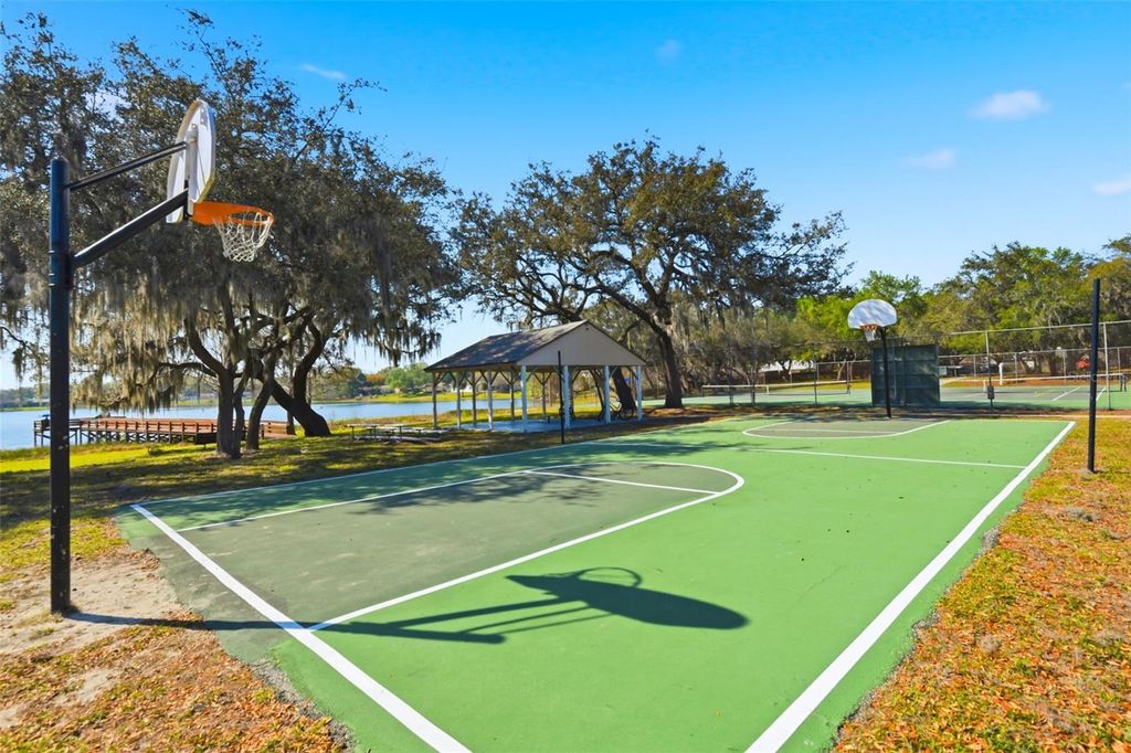 Image 33 of property listing at 8636 ALEGRE CIR, Orlando, FL 32836