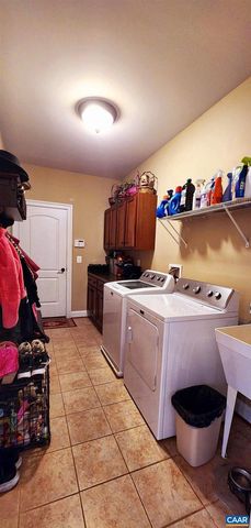 2 FOREST CT, Zion Crossroads, VA 22942