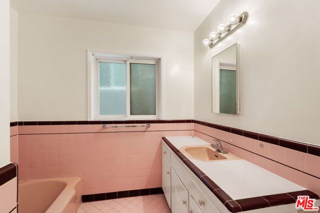 32 5th Place, Long Beach, CA 90802
