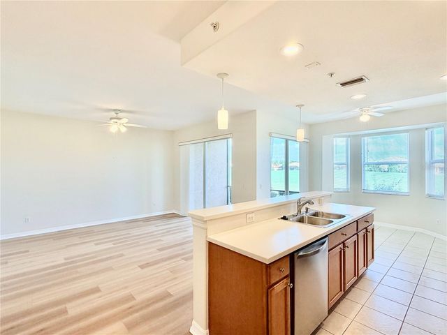 819 FAIRWAYCOVE LANE 102, Bradenton, FL 34212