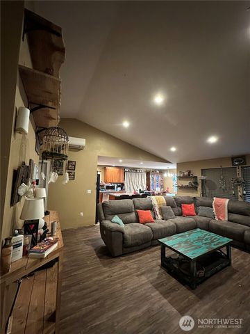 180 A Mossyrock Road W, Mossyrock, WA 98564