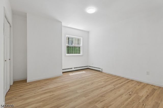 55 Hawkins St, Newark City, NJ 07105