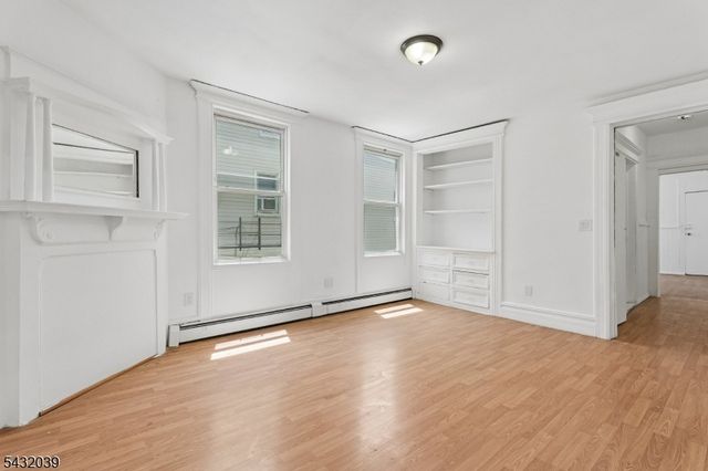55 Hawkins St, Newark City, NJ 07105