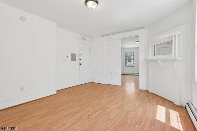 55 Hawkins St, Newark City, NJ 07105