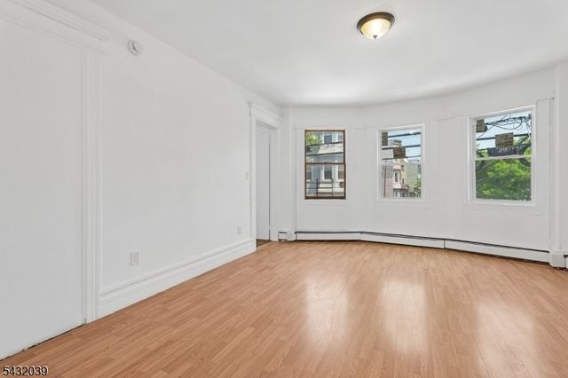 55 Hawkins St, Newark City, NJ 07105