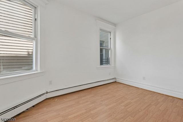 55 Hawkins St, Newark City, NJ 07105