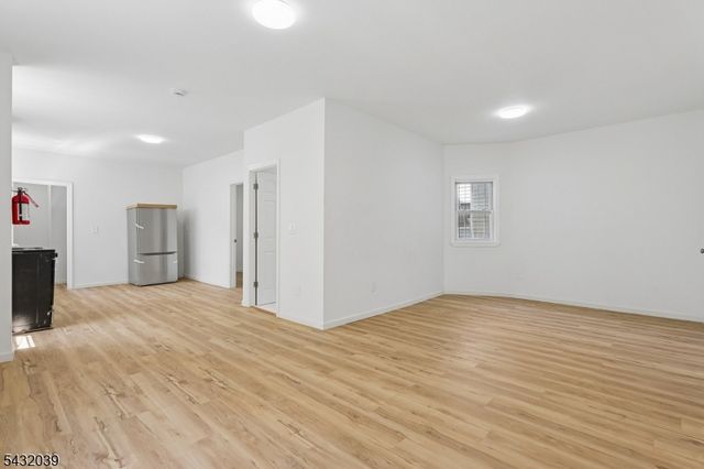 55 Hawkins St, Newark City, NJ 07105