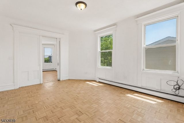 55 Hawkins St, Newark City, NJ 07105