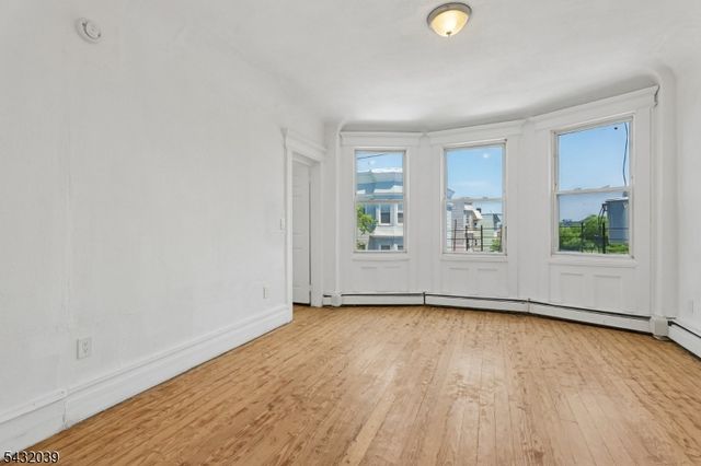 55 Hawkins St, Newark City, NJ 07105