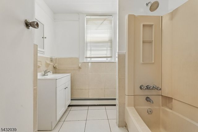 55 Hawkins St, Newark City, NJ 07105