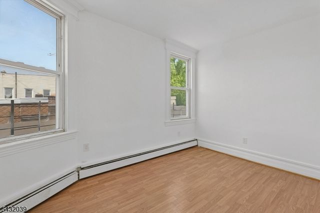 55 Hawkins St, Newark City, NJ 07105