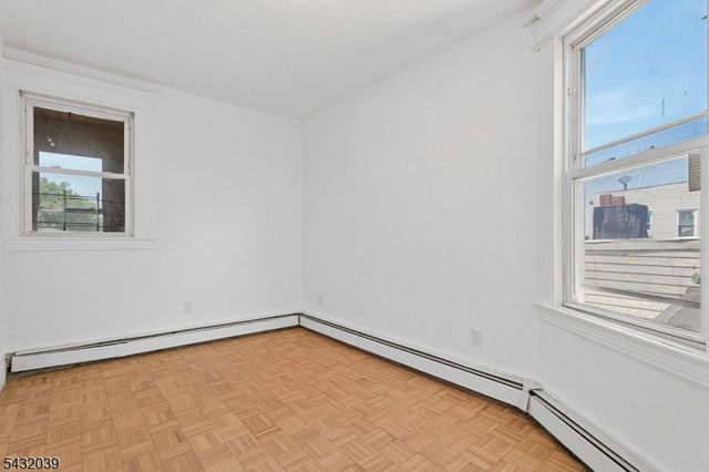 55 Hawkins St, Newark City, NJ 07105