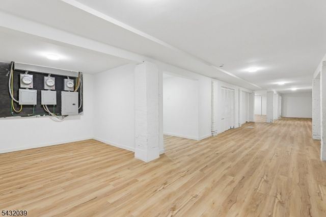 55 Hawkins St, Newark City, NJ 07105