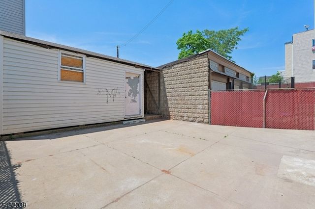 55 Hawkins St, Newark City, NJ 07105