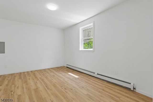 55 Hawkins St, Newark City, NJ 07105