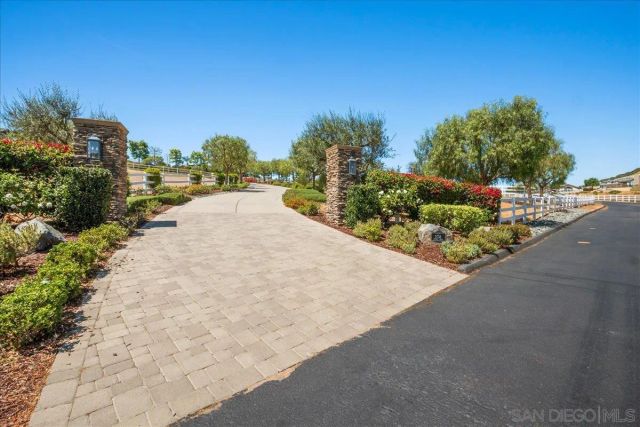 2736 Ortega Rd, Ramona, CA 92065