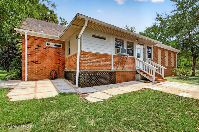 2011 Tradewinds Drive, Gautier, MS 39553