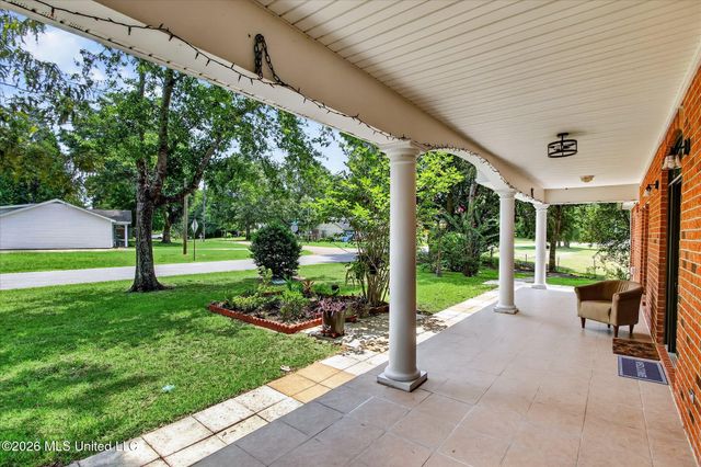 2011 Tradewinds Drive, Gautier, MS 39553