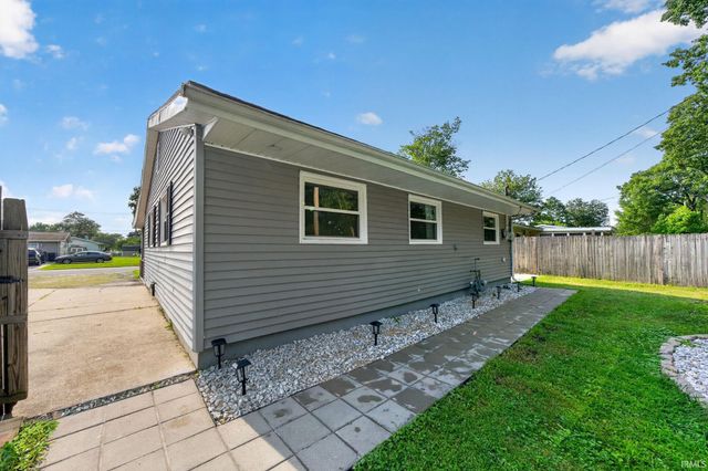 1240 Ebeling Drive, South Bend, IN 46615