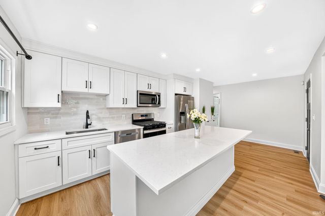 1240 Ebeling Drive, South Bend, IN 46615