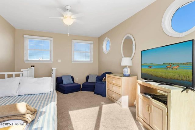 7021 Ocean Drive E, Emerald Isle, NC 28594