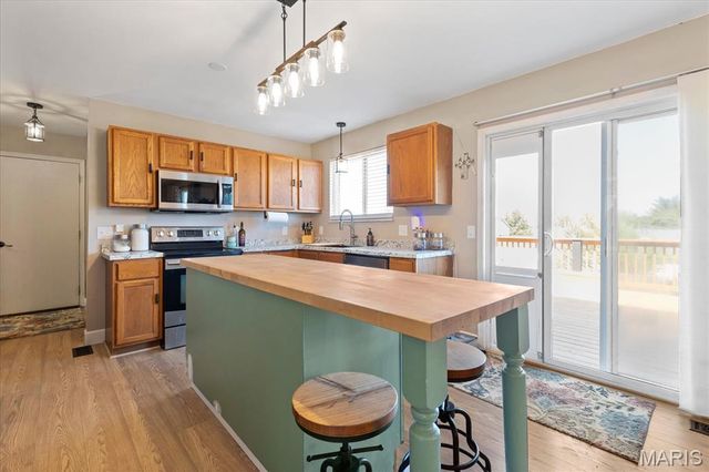 121 Whisper Creek Drive, Wentzville, MO 63385