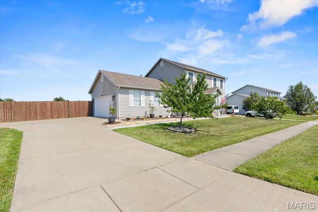 121 Whisper Creek Drive, Wentzville, MO 63385