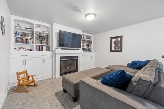 6851 17th Street S, Fargo, ND 58104