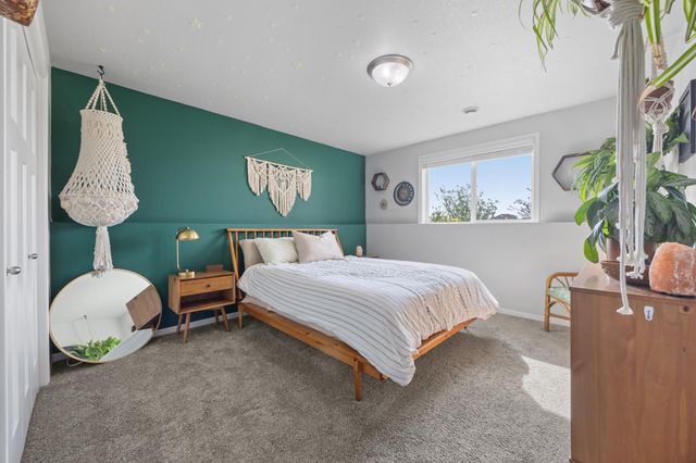 6851 17th Street S, Fargo, ND 58104