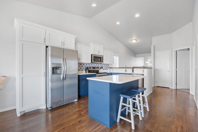 6851 17th Street S, Fargo, ND 58104