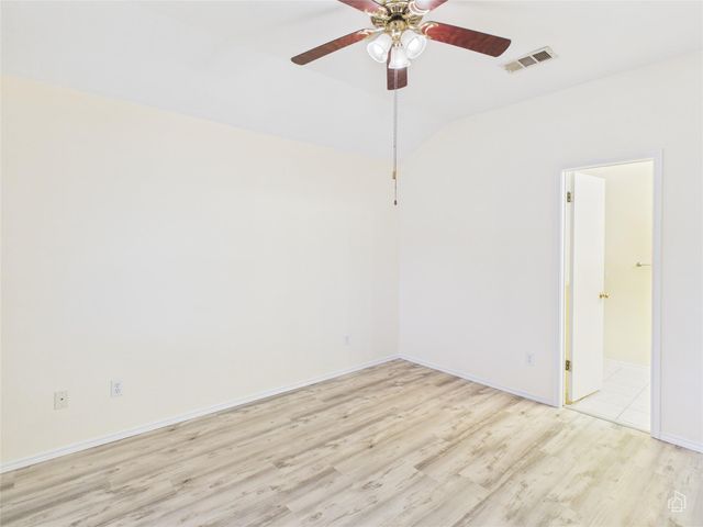 600 Clearcreek DR, Leander, TX 78641