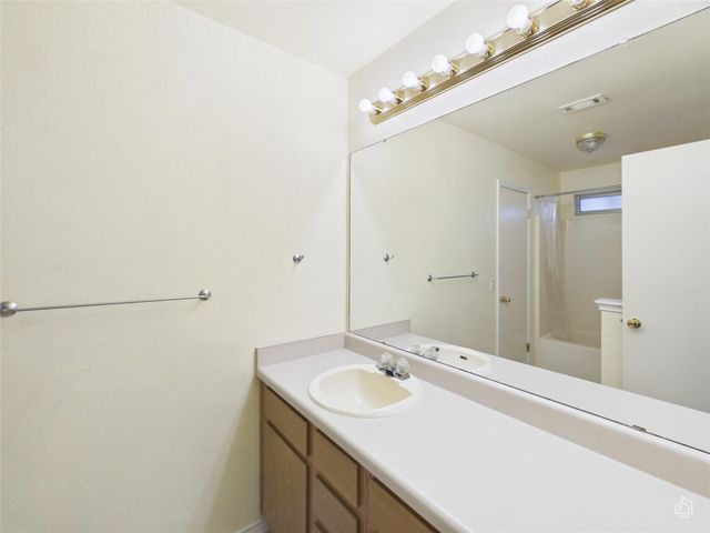 600 Clearcreek DR, Leander, TX 78641