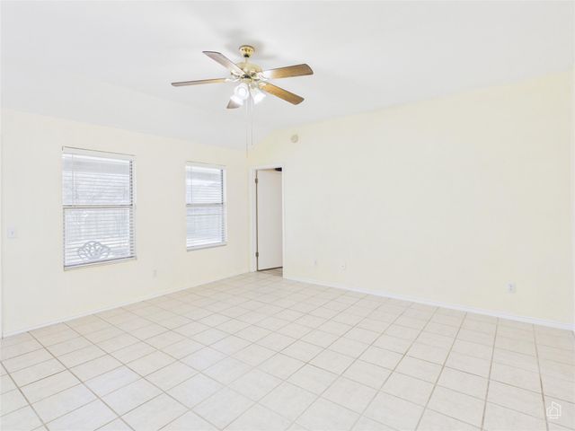 600 Clearcreek DR, Leander, TX 78641