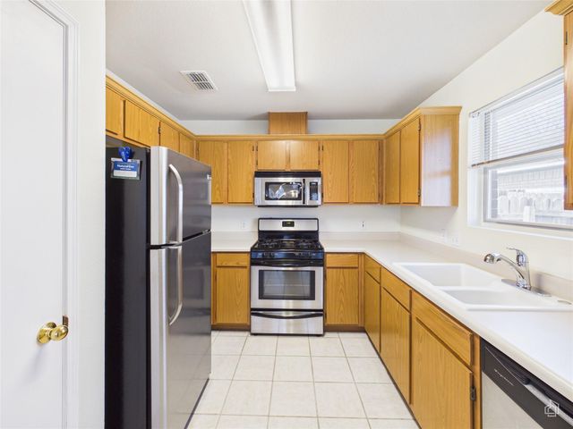 600 Clearcreek DR, Leander, TX 78641