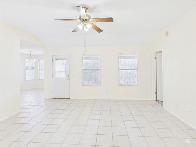 600 Clearcreek DR, Leander, TX 78641