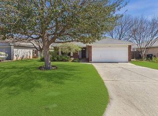 600 Clearcreek DR, Leander, TX 78641
