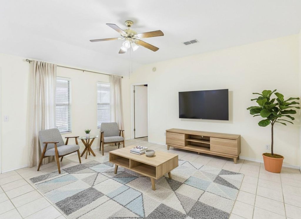 600 Clearcreek DR, Leander, TX 78641