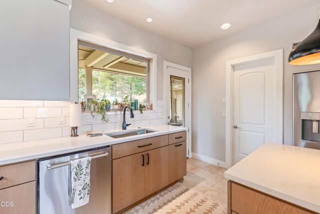 1195 NW Remarkable Drive, Bend, OR 97703
