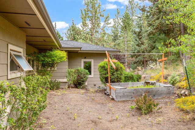 1195 NW Remarkable Drive, Bend, OR 97703