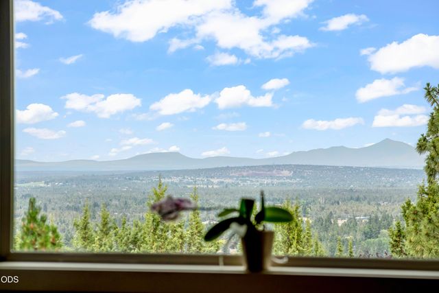 1195 NW Remarkable Drive, Bend, OR 97703