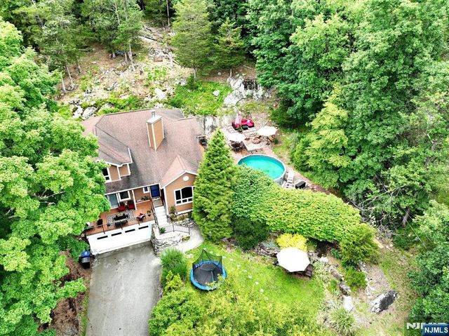 121 Magee Road, Ringwood, NJ 07456