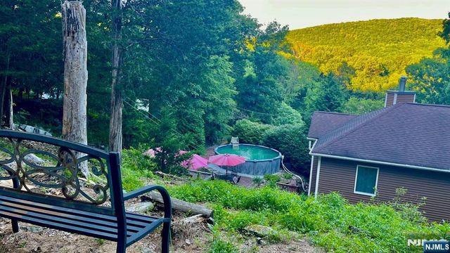 121 Magee Road, Ringwood, NJ 07456