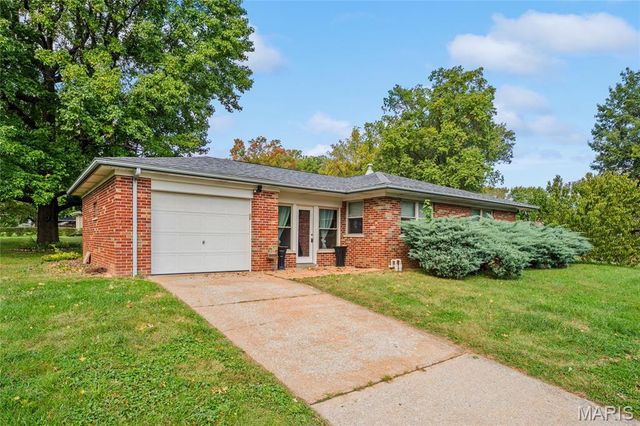 400 Springdale Drive, Belleville, IL 62223