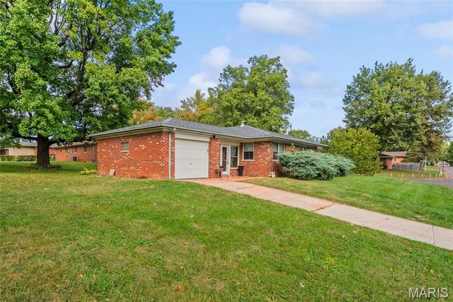 400 Springdale Drive, Belleville, IL 62223
