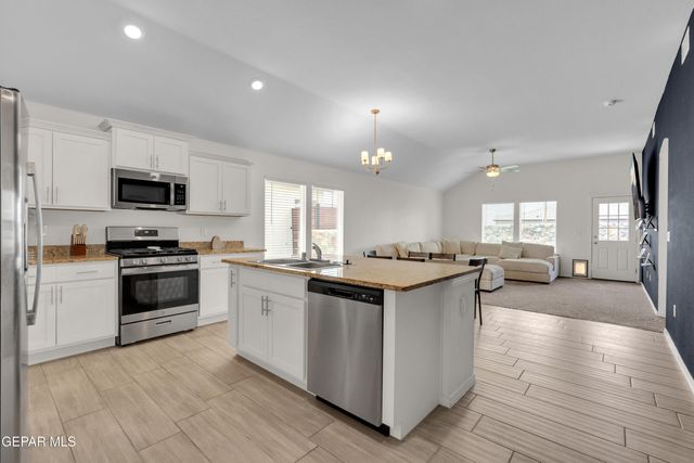1043 Rebeca Way, Socorro, TX 79927